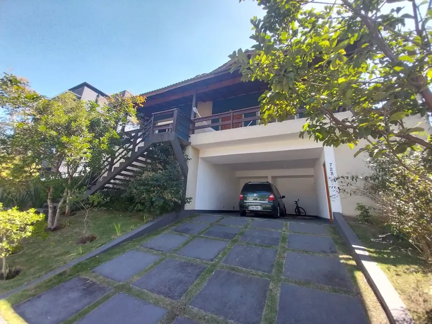 Foto 1 de Casa com 3 quartos para alugar, 244m2 em Jardim Caiapiá, Cotia - SP