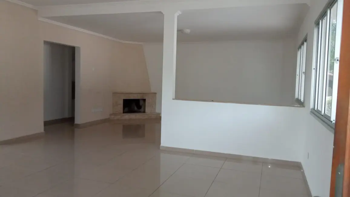 Foto 2 de Casa com 4 quartos para alugar, 450m2 em Parque Dom Henrique, Cotia - SP