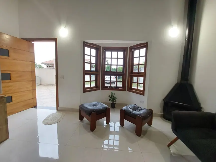 Foto 2 de Casa com 3 quartos para alugar, 280m2 em Jardim Sabiá, Cotia - SP