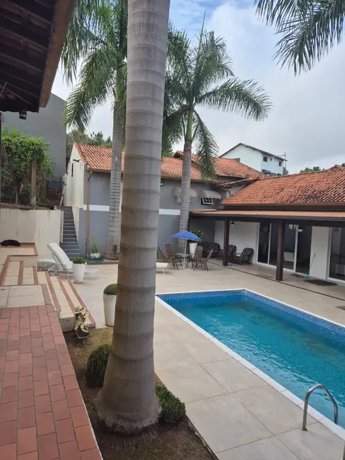 Foto 2 de Casa com 3 quartos à venda, 430m2 em Gramado, Cotia - SP