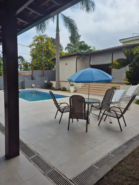 Foto 3 de Casa com 3 quartos à venda, 430m2 em Gramado, Cotia - SP