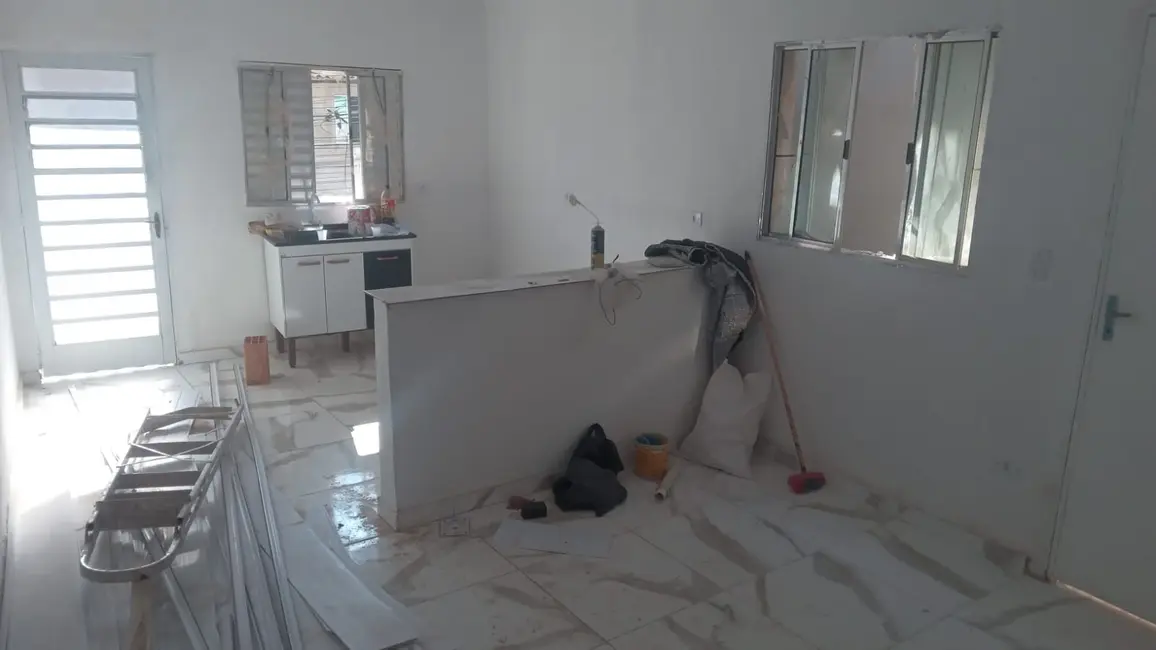 Foto 2 de Casa com 2 quartos para alugar, 70m2 em Jardim Nara Lúcia, Cotia - SP