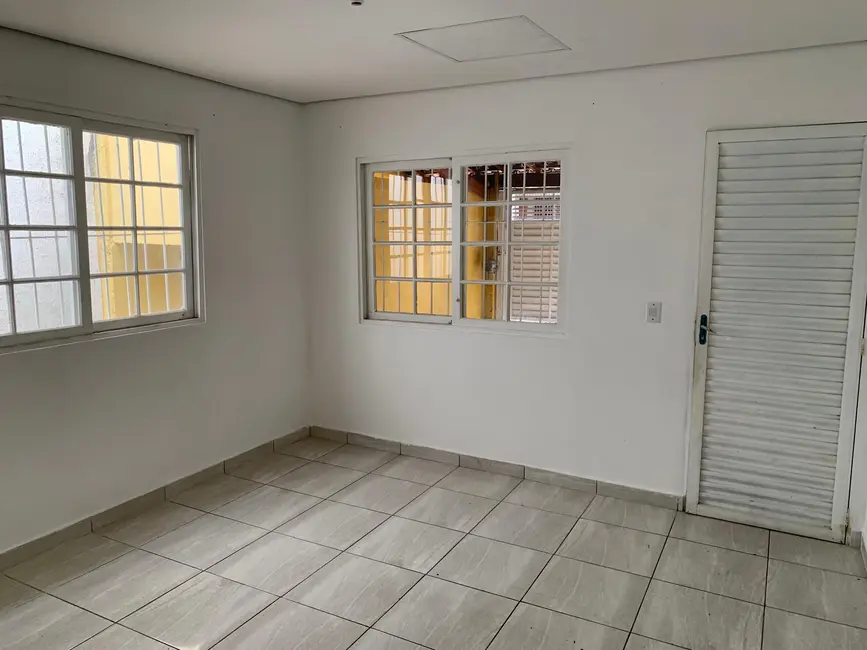 Foto 4 de Casa com 2 quartos para alugar, 80m2 em Jardim Araruama, Cotia - SP
