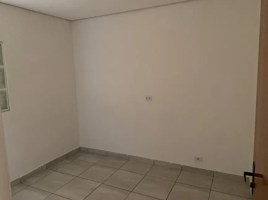 Foto 6 de Casa com 2 quartos para alugar, 80m2 em Jardim Araruama, Cotia - SP