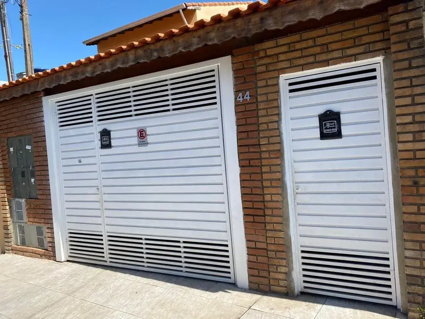 Foto 1 de Casa com 2 quartos para alugar, 80m2 em Jardim Araruama, Cotia - SP