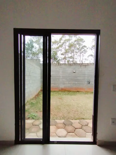 Foto 4 de Casa de Condomínio com 3 quartos para alugar, 90m2 em Jardim dos Pereiras (Caucaia do Alto), Cotia - SP