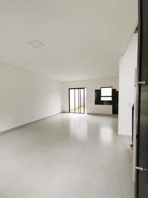 Foto 2 de Casa de Condomínio com 3 quartos para alugar, 90m2 em Jardim dos Pereiras (Caucaia do Alto), Cotia - SP