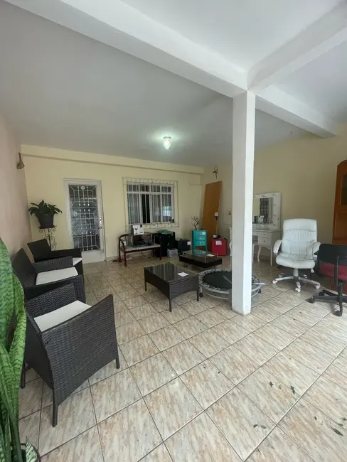 Foto 4 de Casa com 6 quartos para alugar, 200m2 em Parque São George, Cotia - SP