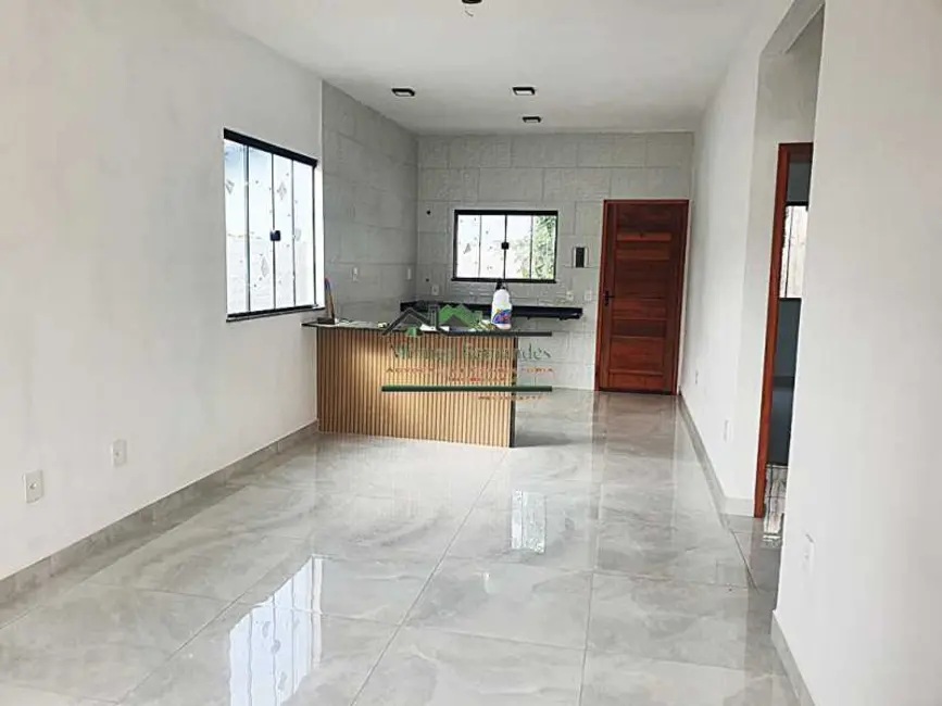 Foto 2 de Casa com 2 quartos à venda, 74m2 em Marica - RJ