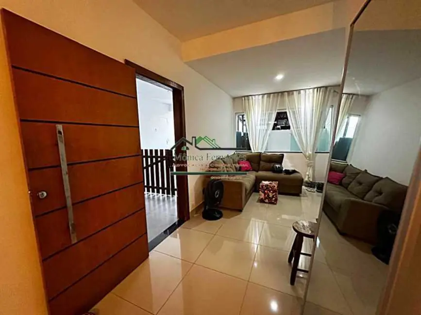 Foto 3 de Casa com 2 quartos à venda, 239m2 em Marica - RJ