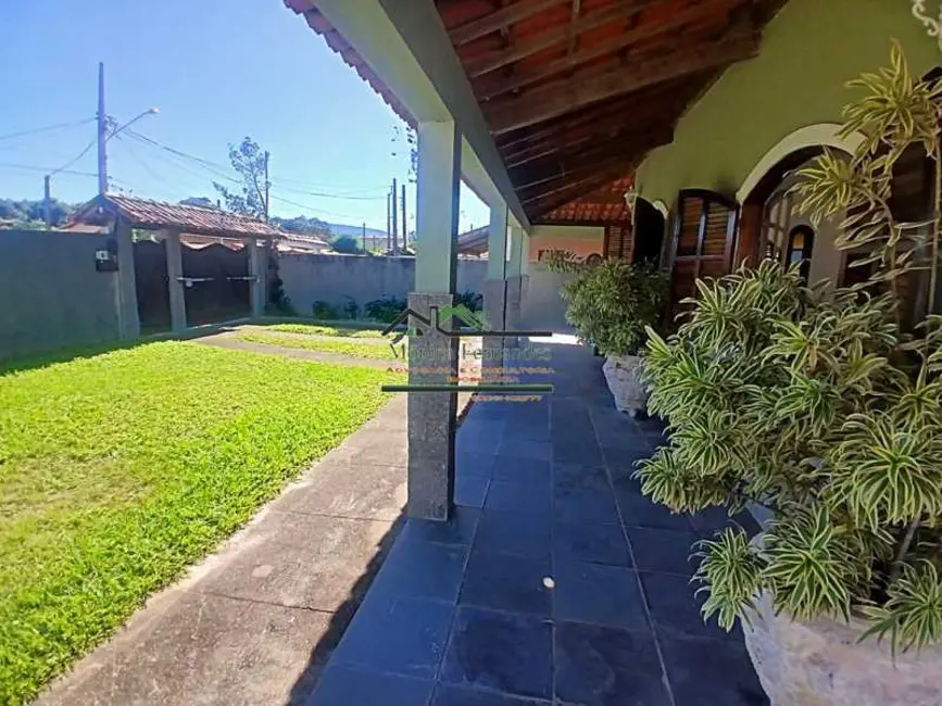 Casa com 4 quartos à venda e para alugar, 333m2 em Marica - RJ - imagem 2 Foto 2 de Casa com 4 quartos à venda e para alugar, 333m2 em Marica - RJ