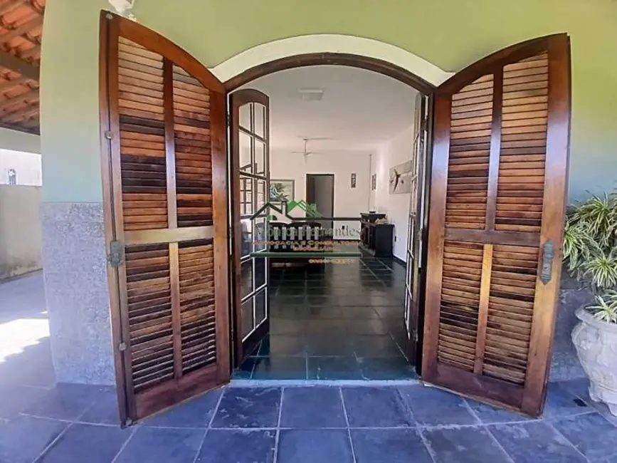 Casa com 4 quartos à venda e para alugar, 333m2 em Marica - RJ - imagem 3 Foto 3 de Casa com 4 quartos à venda e para alugar, 333m2 em Marica - RJ