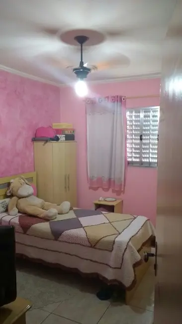 Casa com 6 quartos à venda, 250m2 em Carapicuiba - SP - imagem 7 Foto 7 de Casa com 6 quartos à venda, 250m2 em Carapicuiba - SP