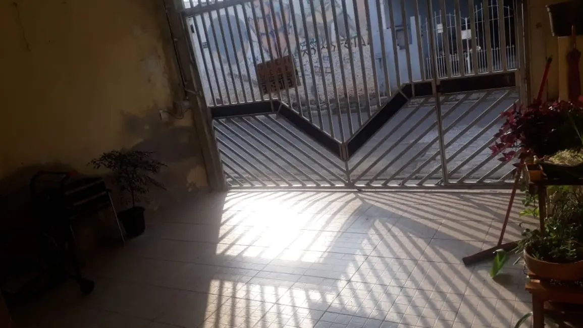 Sobrado com 3 quartos à venda, 90m2 em Vila Lourdes, Carapicuiba - SP - imagem 2 Foto 2 de Sobrado com 3 quartos à venda, 90m2 em Vila Lourdes, Carapicuiba - SP