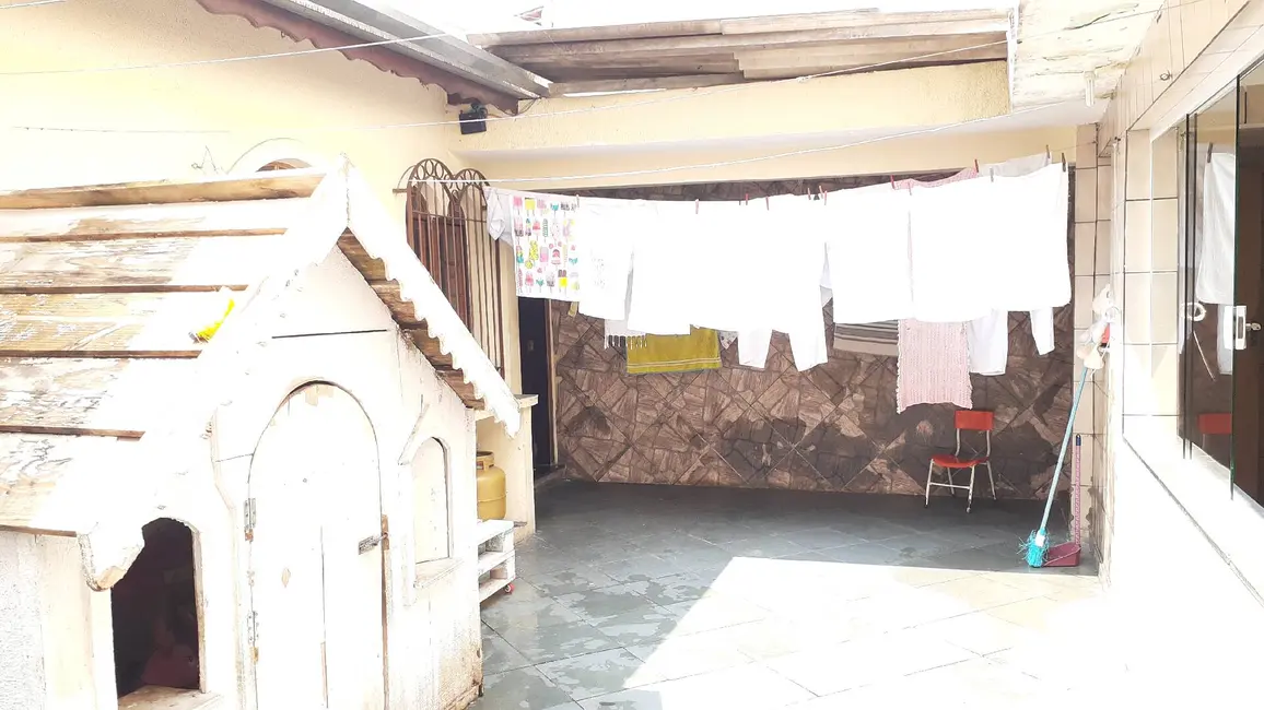 Casa com 3 quartos à venda, 10m2 em Vila Dirce, Carapicuiba - SP - imagem 4 Foto 4 de Casa com 3 quartos à venda, 10m2 em Vila Dirce, Carapicuiba - SP