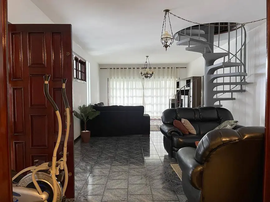 Casa com 4 quartos à venda, 300m2 em Vila Silviânia, Carapicuiba - SP - imagem 9 Foto 9 de Casa com 4 quartos à venda, 300m2 em Vila Silviânia, Carapicuiba - SP