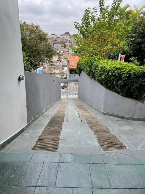 Casa com 4 quartos à venda, 300m2 em Vila Silviânia, Carapicuiba - SP - imagem 3 Foto 3 de Casa com 4 quartos à venda, 300m2 em Vila Silviânia, Carapicuiba - SP