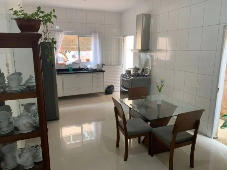 Casa com 3 quartos à venda, 125m2 em Jardim Ana Estela, Carapicuiba - SP - imagem 5 Foto 5 de Casa com 3 quartos à venda, 125m2 em Jardim Ana Estela, Carapicuiba - SP