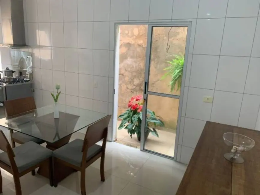 Casa com 3 quartos à venda, 125m2 em Jardim Ana Estela, Carapicuiba - SP - imagem 6 Foto 6 de Casa com 3 quartos à venda, 125m2 em Jardim Ana Estela, Carapicuiba - SP