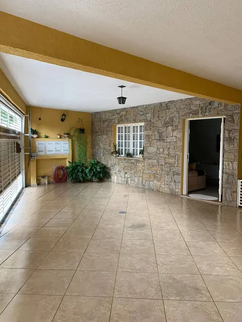 Casa com 3 quartos à venda, 325m2 em Vila Martins, Carapicuiba - SP - imagem 5 Foto 5 de Casa com 3 quartos à venda, 325m2 em Vila Martins, Carapicuiba - SP