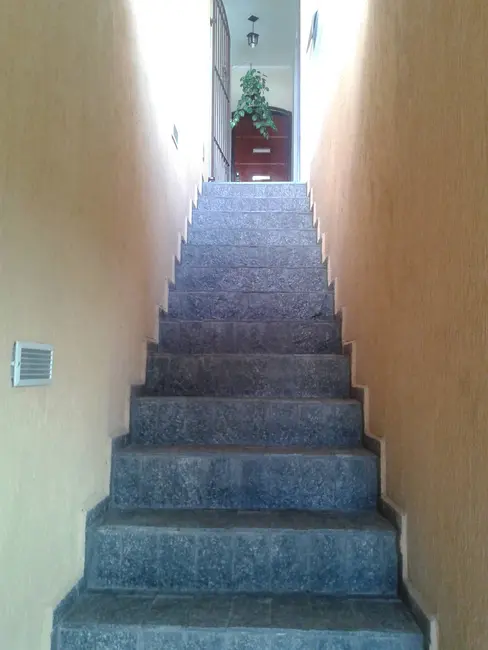 Casa com 3 quartos à venda, 180m2 em Jardim Ângela Maria, Carapicuiba - SP - imagem 3 Foto 3 de Casa com 3 quartos à venda, 180m2 em Jardim Ângela Maria, Carapicuiba - SP