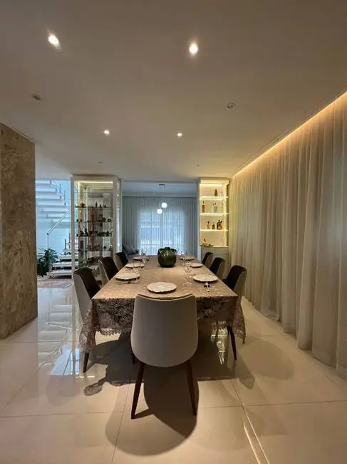 Casa com 4 quartos à venda, 320m2 em Pousada dos Bandeirantes, Carapicuiba - SP - imagem 5 Foto 5 de Casa com 4 quartos à venda, 320m2 em Pousada dos Bandeirantes, Carapicuiba - SP