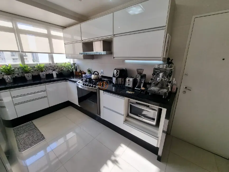 Apartamento com 4 quartos à venda, 196m2 em Cambuí, Campinas - SP - imagem 6 Foto 6 de Apartamento com 4 quartos à venda, 196m2 em Cambuí, Campinas - SP