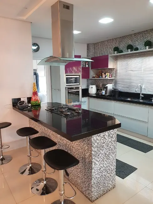 Foto 1 de Casa de Condomínio com 3 quartos à venda e para alugar, 320m2 em Swiss Park, Campinas - SP