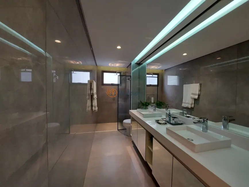 Apartamento com 3 quartos à venda, 213m2 em Cambuí, Campinas - SP - imagem 4 Foto 4 de Apartamento com 3 quartos à venda, 213m2 em Cambuí, Campinas - SP