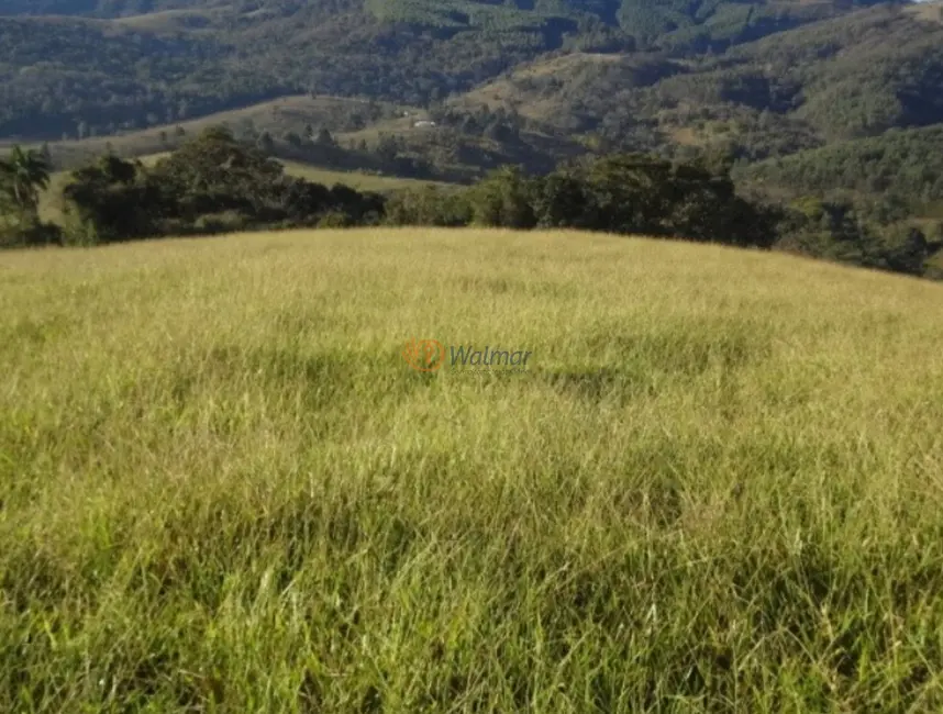 Foto 3 de Sítio / Rancho com 3 quartos à venda, 320m2 em Centro, Monte Siao - MG