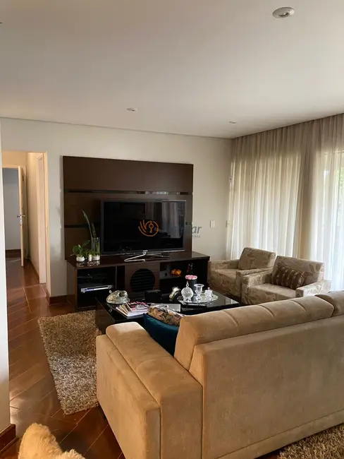 Apartamento com 3 quartos para alugar, 218m2 em Cambuí, Campinas - SP - imagem 4 Foto 4 de Apartamento com 3 quartos para alugar, 218m2 em Cambuí, Campinas - SP
