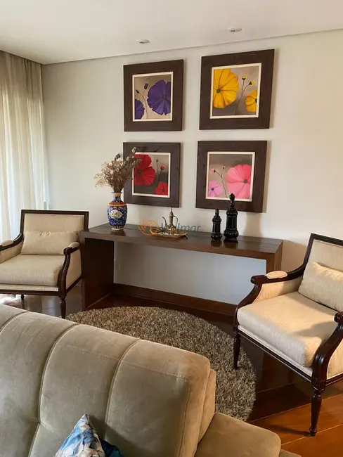 Apartamento com 3 quartos para alugar, 218m2 em Cambuí, Campinas - SP - imagem 5 Foto 5 de Apartamento com 3 quartos para alugar, 218m2 em Cambuí, Campinas - SP