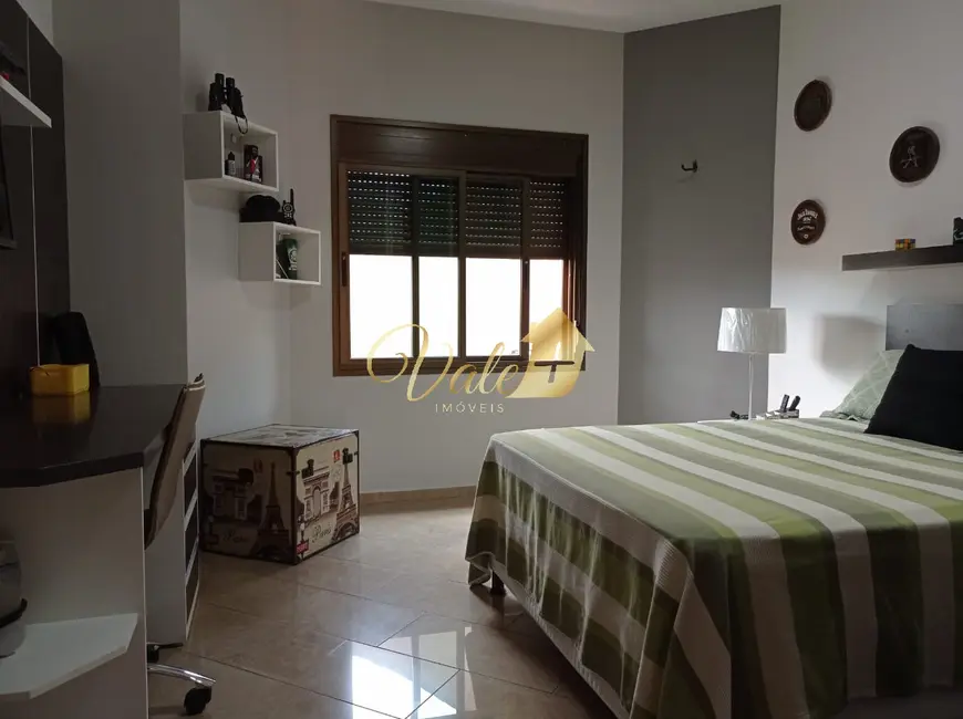 Foto 3 de Casa de Condomínio com 3 quartos à venda, 278m2 em Vila Zezé, Jacarei - SP