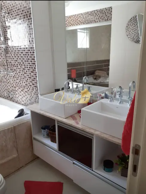 Apartamento com 4 quartos à venda, 190m2 em Sao Jose Dos Campos - SP - imagem 8 Foto 8 de Apartamento com 4 quartos à venda, 190m2 em Sao Jose Dos Campos - SP