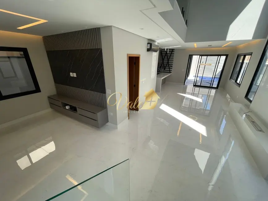 Casa de Condomínio com 4 quartos à venda, 270m2 em Sao Jose Dos Campos - SP - imagem 3 Foto 3 de Casa de Condomínio com 4 quartos à venda, 270m2 em Sao Jose Dos Campos - SP