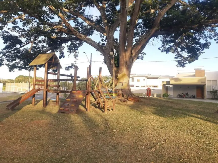 Foto 3 de Terreno / Lote à venda, 300m2 em Tremembe - SP