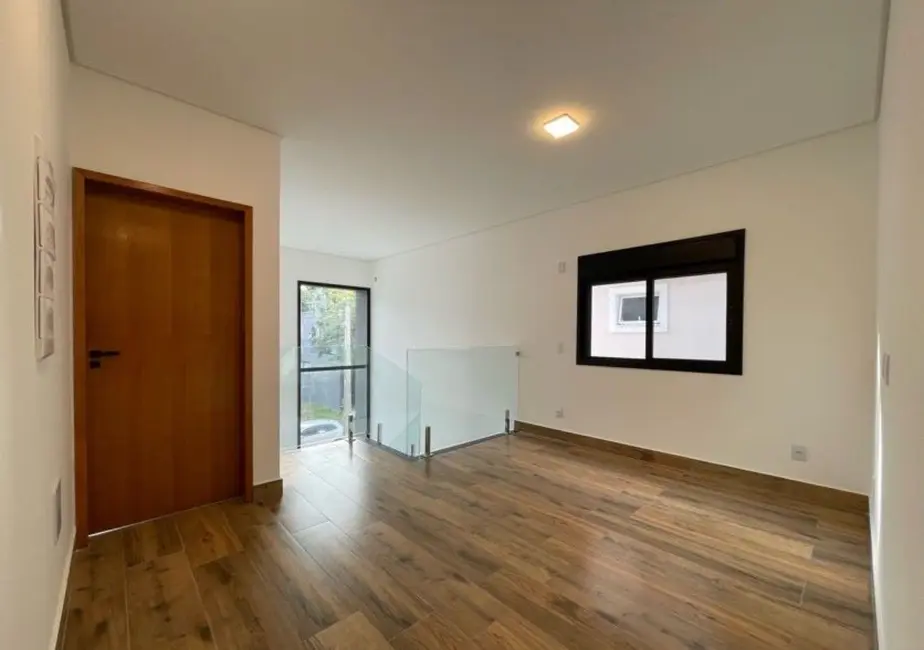 Foto 2 de Casa de Condomínio com 3 quartos à venda, 196m2 em Parque Califórnia, Jacarei - SP