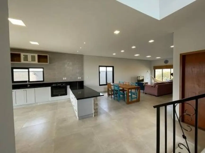 Foto 3 de Casa de Condomínio com 4 quartos à venda, 223m2 em Parque Residencial Maria Elmira, Cacapava - SP