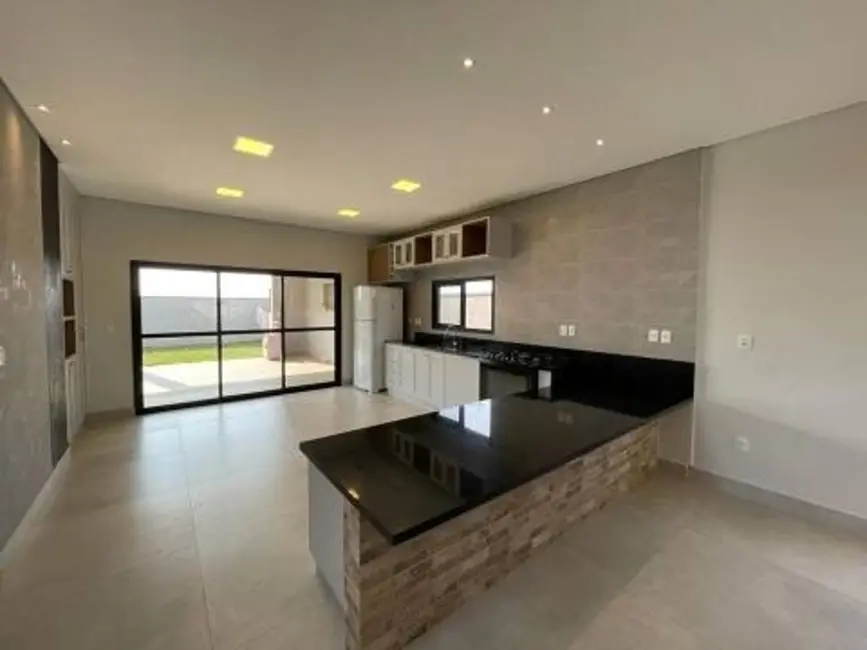 Foto 4 de Casa de Condomínio com 4 quartos à venda, 223m2 em Parque Residencial Maria Elmira, Cacapava - SP