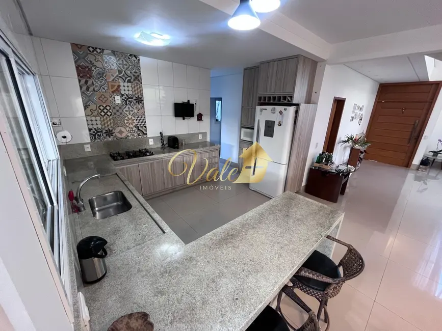 Foto 2 de Casa de Condomínio com 3 quartos à venda, 288m2 em Cacapava - SP