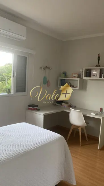 Foto 2 de Casa de Condomínio com 4 quartos à venda e para alugar, 250m2 em Tremembe - SP