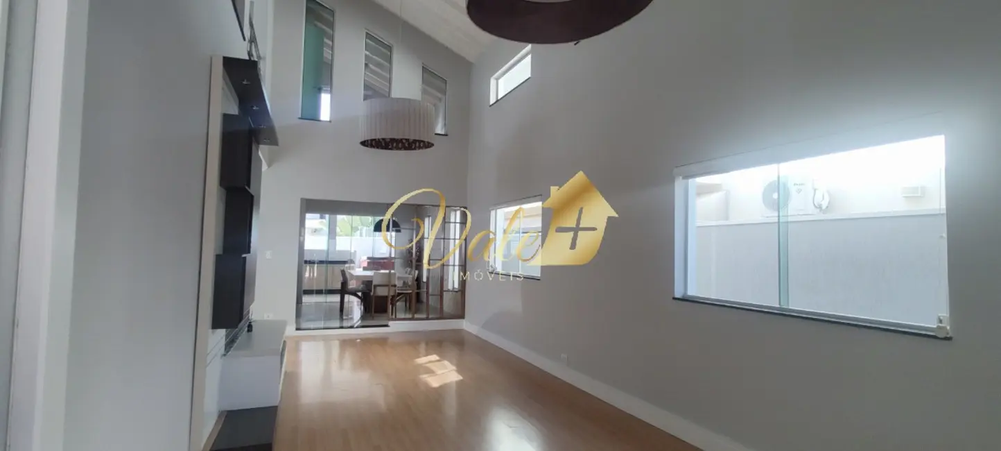 Foto 3 de Casa de Condomínio com 4 quartos à venda e para alugar, 250m2 em Tremembe - SP