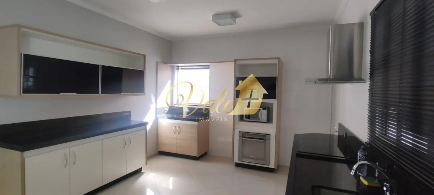 Foto 8 de Casa de Condomínio com 4 quartos à venda e para alugar, 250m2 em Tremembe - SP