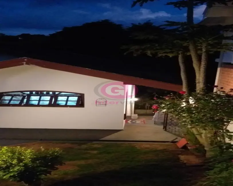 Foto 5 de Casa com 3 quartos à venda, 330m2 em Campos Do Jordao - SP