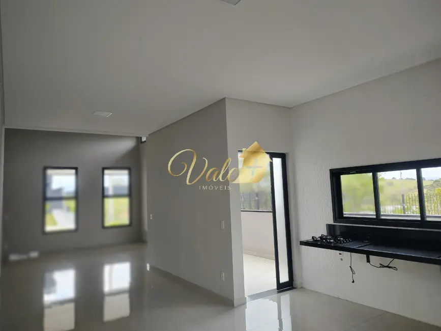 Foto 3 de Casa de Condomínio com 3 quartos à venda, 227m2 em Parque Residencial Maria Elmira, Cacapava - SP