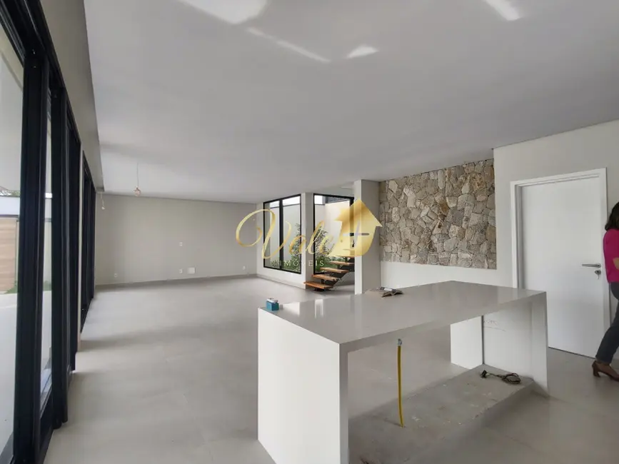 Casa de Condomínio com 4 quartos à venda, 302m2 em Sao Jose Dos Campos - SP - imagem 3 Foto 3 de Casa de Condomínio com 4 quartos à venda, 302m2 em Sao Jose Dos Campos - SP