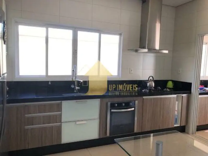 Foto 4 de Casa de Condomínio com 3 quartos à venda, 318m2 em Jardim Itália, Cuiaba - MT