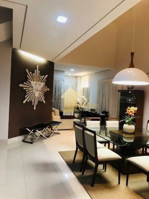 Foto 7 de Casa de Condomínio com 3 quartos à venda, 318m2 em Jardim Itália, Cuiaba - MT