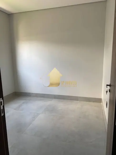 Casa com 3 quartos à venda, 132m2 em Jardim Imperial, Cuiaba - MT - imagem 3 Foto 3 de Casa com 3 quartos à venda, 132m2 em Jardim Imperial, Cuiaba - MT