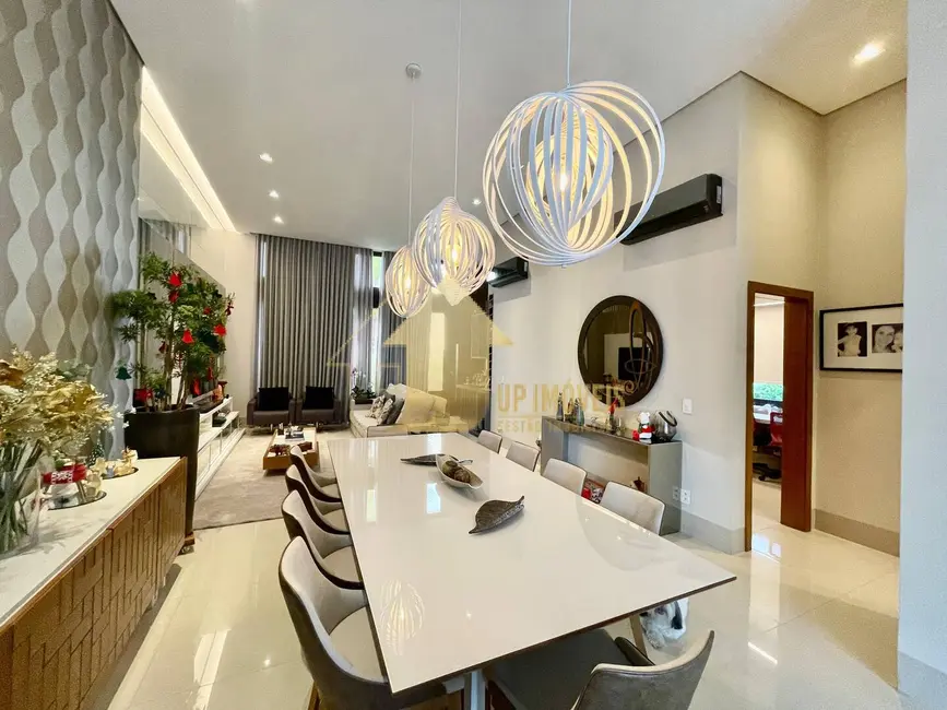 Casa com 4 quartos à venda, 270m2 em Cuiaba - MT - imagem 8 Foto 8 de Casa com 4 quartos à venda, 270m2 em Cuiaba - MT